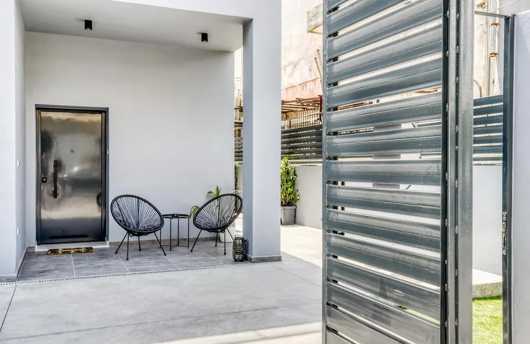 Spacious Flat With Courtyard In Peristeri!-1
