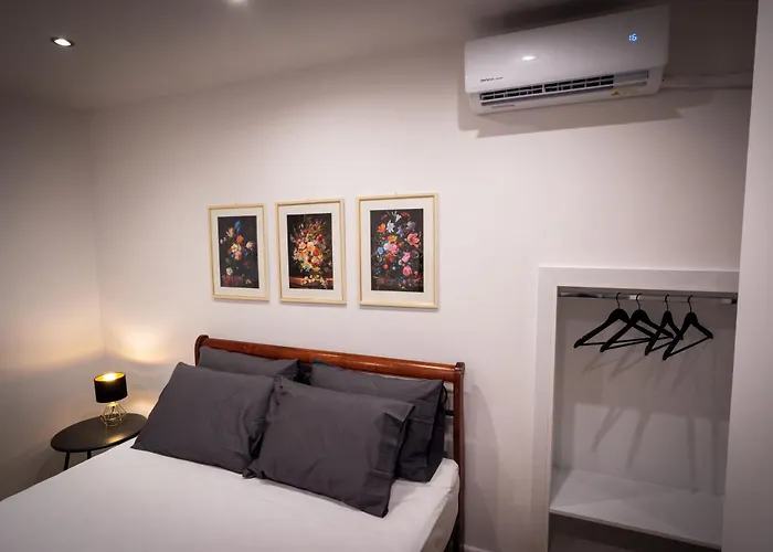 My Secret Garden Rooms - With 2 Private Rooms, Separate Baths And Balcony Garden