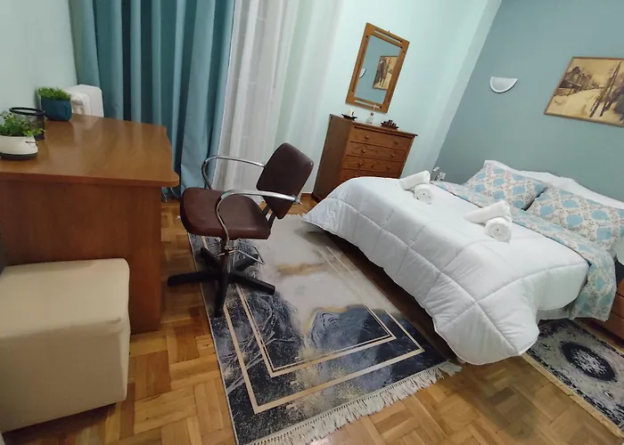 Frankie'S House